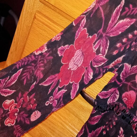 Express Women's Black Burgundy Floral Sheer Beaded Long Bell Sleeve Sz LargeTop - Picture 12 of 16